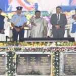 सुखबीर बादल ने पंजाब के फतेहगढ़ साहिब गुरुद्वारे में सेवा की