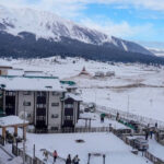 72 घंटे लगातार दर्शन देंगे लखदातार! नए साल पर खाटू श्याम धाम में पहुंच रहे लाखों लोग